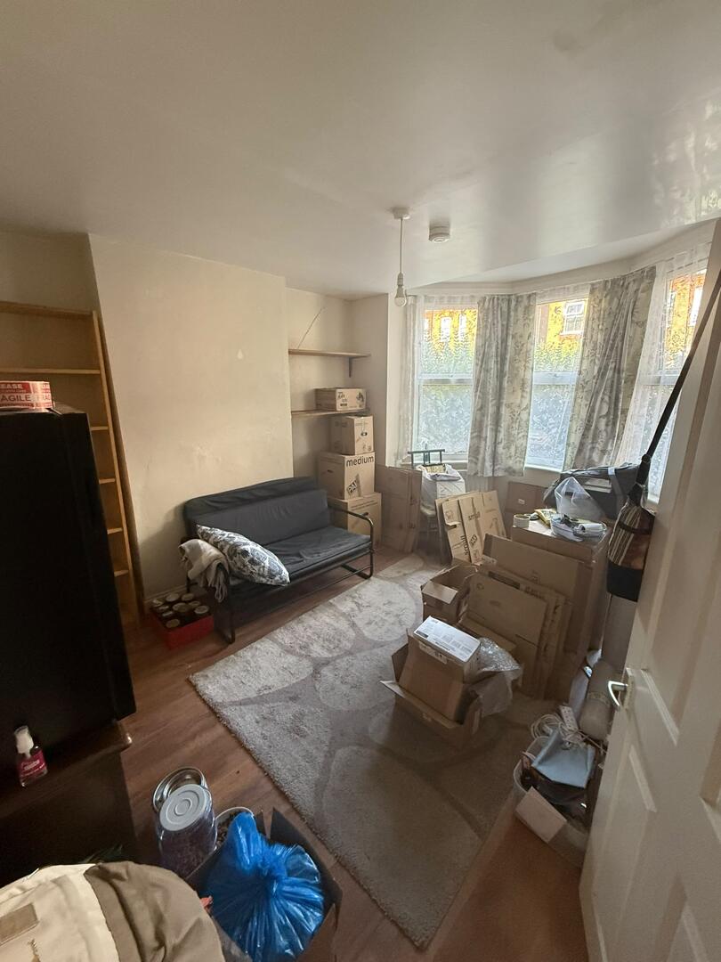 1 bed property in Edward Road, London
